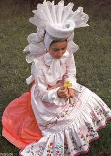 BOOK Polish Folk Costumes Embroidery in Polish/English  