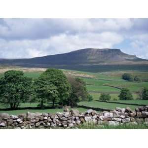  View of Pen Y Ghent, Ribblesdale, Yorkshire, England 