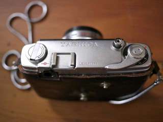   70s YASHICA EE RANGEFINDER Point & Shoot 35mm JAPAN Film Camera  