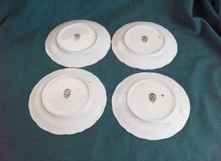 Up for sale are 4 beautiful vintage bread plates (5 3/8”) made by 