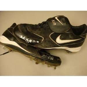 Mike Lowell 2006 Signed Game Used Cleats   MLB Game Used  