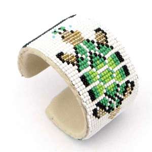 GREEN GOLDEN WHITE SEED BEADS TURTLE BEADED CUFF BRACELET LEATHER 