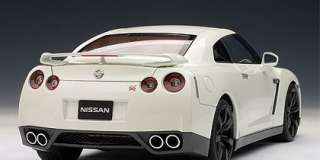   NISSAN GT R R35 WHITE PEARL Optional Black wheels 77392 118  