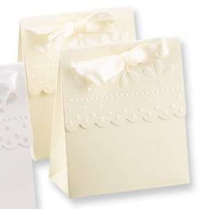  Ivory Scalloped Favor (package of 25) Boxes Jewelry