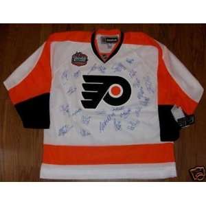  Philadelphia Flyers Team Signed Winter Classic Jersey 