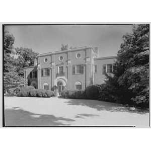   in Mill Neck, Long Island. Entrance facade, sharp 1946