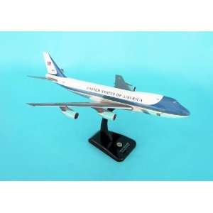  Hogan Air Force One B747 200 1/200 W/GEAR Toys & Games