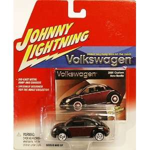  Johnny Lightning Volkswagen 2001 Custom New Beetle Toys & Games