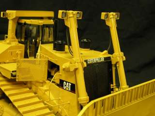 Caterpillar Cat D11R Track type Tractor 124 Scale Classic 