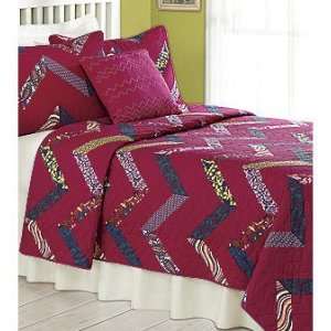    Kaitlyn Quilt Set by Living Quarters in Queen Size 