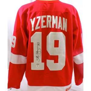  Steve Yzerman Signed Jersey GAI   Autographed NHL Jerseys 
