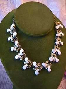 1950s NECKLACE THERMOSET WHITE STONES in GOLDTONE  