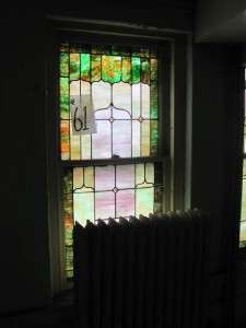PAIR OF STAINED GLASS VICTORIAN CHURCH WINDOWS JB61  