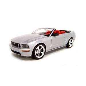  2005 Ford Mustang GT Convertible 1/18 Silver Toys & Games