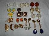 Vintage Costume Jewelry Lot 280 pcs. Box Necklace Earrings Pins 