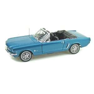  1964 1/2 Ford Mustang Convertible 1/18 Green Toys & Games