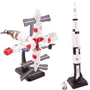 InAir E Z Build Space 2pc Set   NASA Space Station and Saturn V Rocket 