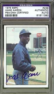 Hank Aaron Autographed Signed 1975 SSPC Card PSA/DNA #81811380  