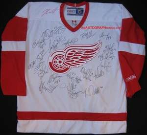 Detroit Red Wings 2001/02 Cup Champ Team Signed x 27 Jersey Yzerman 