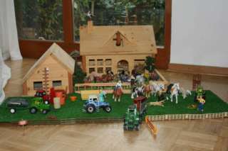 Bauernhof Holz Anfertigung mit 50 Figuren u.div.Traktoren/Zubehör in 