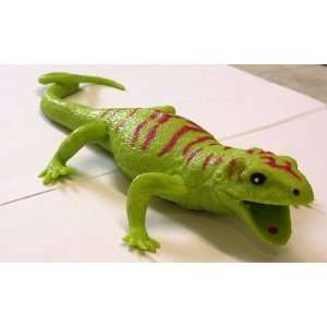    Guttzie Buddies   Stretchy Madagascar Day Gecko Toys & Games