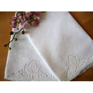  Set of 2 Linen Bath Towels with a Water Lily Cutwork 